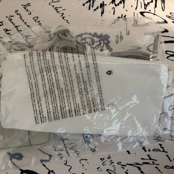 LULULEMON DUAL POUCH SLING
RAW LINEN/BONE - Picture 12 of 14